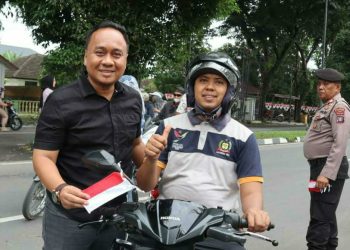 Polres Langkat Bagikan 500 Bendera Merah Putih, Bangkitkan Semangat Kemerdekaan di Tengah Masyarakat