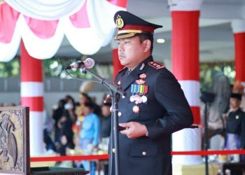 Kapolres Langkat Pimpin Upacara Penurunan Bendera HUT ke-81 RI