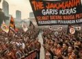 *Sekitar Seribu Masa Aksi Demo Dari Berbagai Aliansi Padati Halaman Kantor MPR/DPR RI Jakarta*