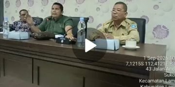 *Pengusiran Aktifis Sewaktu Memasuki Gedung Disidang Dewan Lamongan.*
