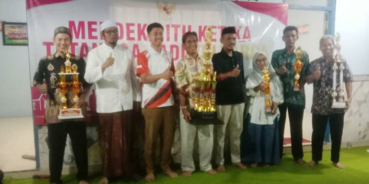 Hujan Tepuk Tangan : RW 9 Gelar Tasyakuran Penuh Kenangan