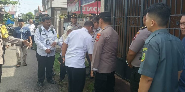 *POLRES BINJAI SIAPKAN PERSONIL DAMPINGI TIM DARI PENGADILAN NEGERI BINJAI DI LOKASI EKSEKUSI TANAH DAN BANGUNAN*
