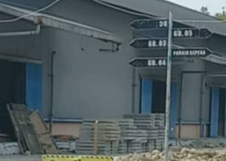 *Gudang Bulog Lamongan Direnovasi Tanpa Papan Proyek, KALIS Soroti Dugaan Minim Transparansi*