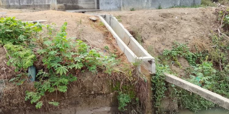Buang Limbah ke Sungai, Mitra PT. SMS Gelumbang Diduga Cemari Lingkungan