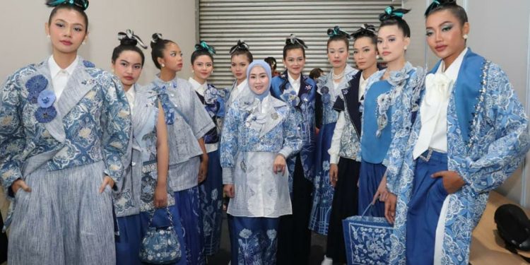 Bangga! Motif Batik Ulingge dan Tunjuk Langit Tampil Memukau di Kriyanusa, Koleksi Fashion Show Langsung Laku Terjual