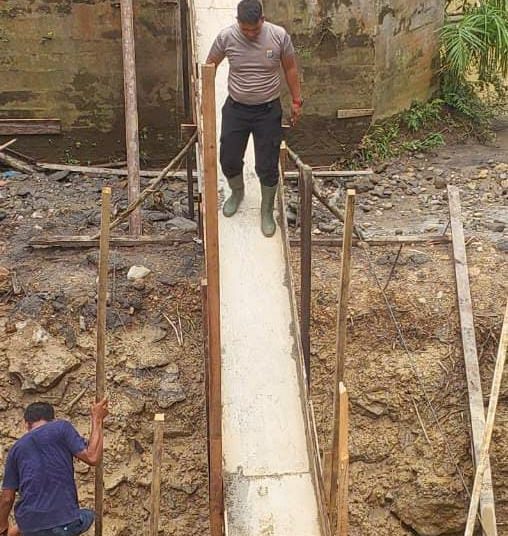 Pastikan Pembangunan Berjalan, Polsek Salapian Monitoring Jembatan Merah Putih