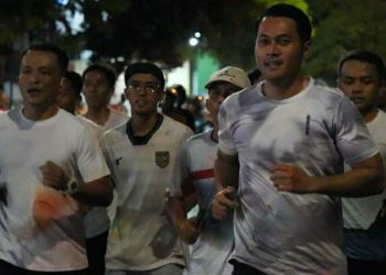 SeduluRUN Bareng Mas Lindra, 9.000 Pelari Semarakkan Tuban Lewat Fun Night Color Run